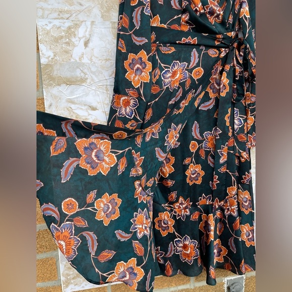 BCBGMAXAZRIA Floral Wrap Dress size medium - Picture 10 of 16
